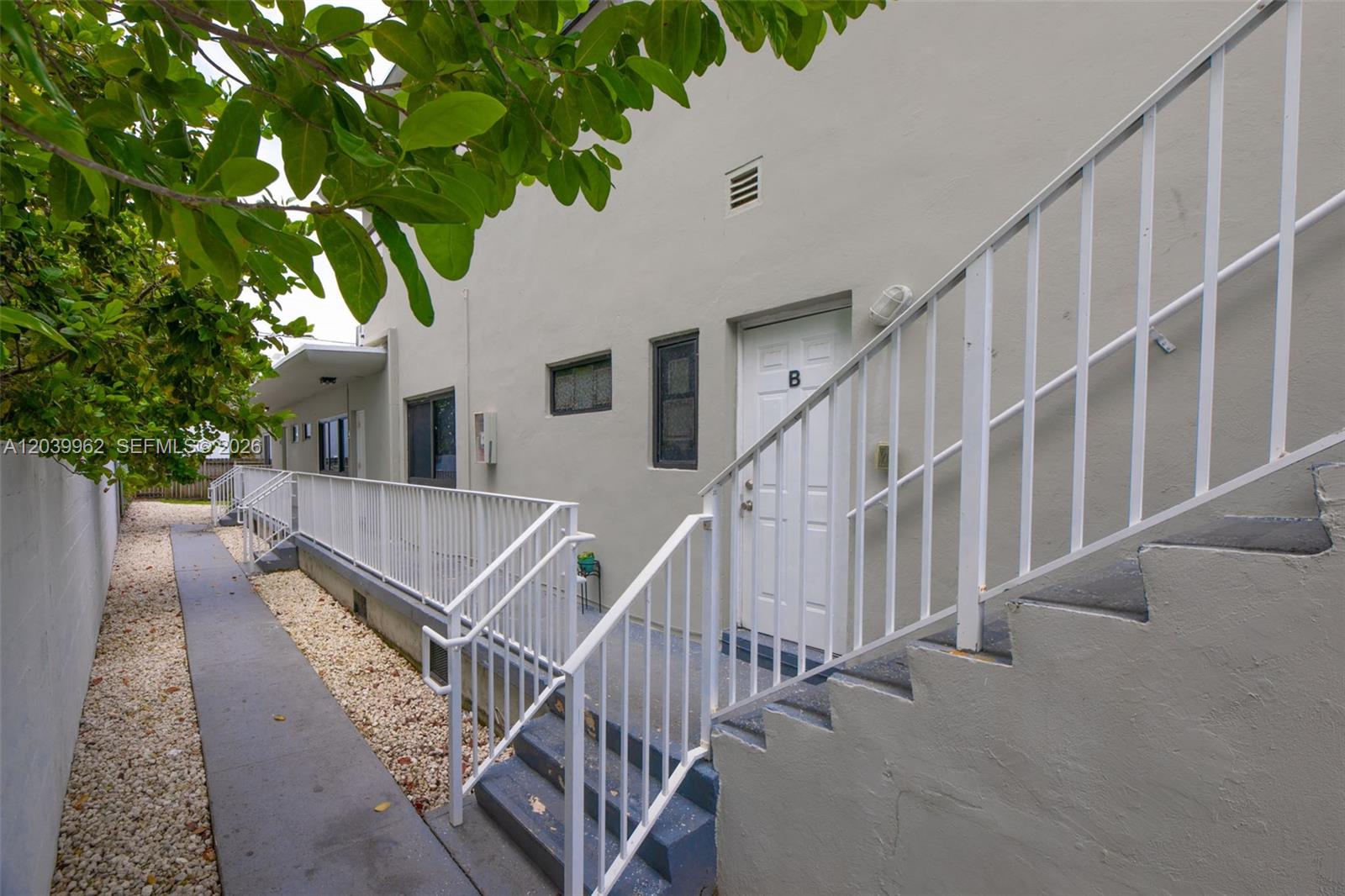 1980 Biarritz Drive Property Photo 9