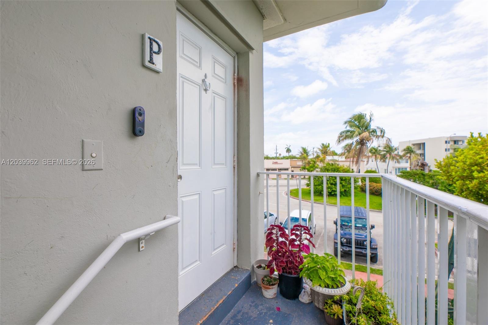 1980 Biarritz Drive Property Photo 10