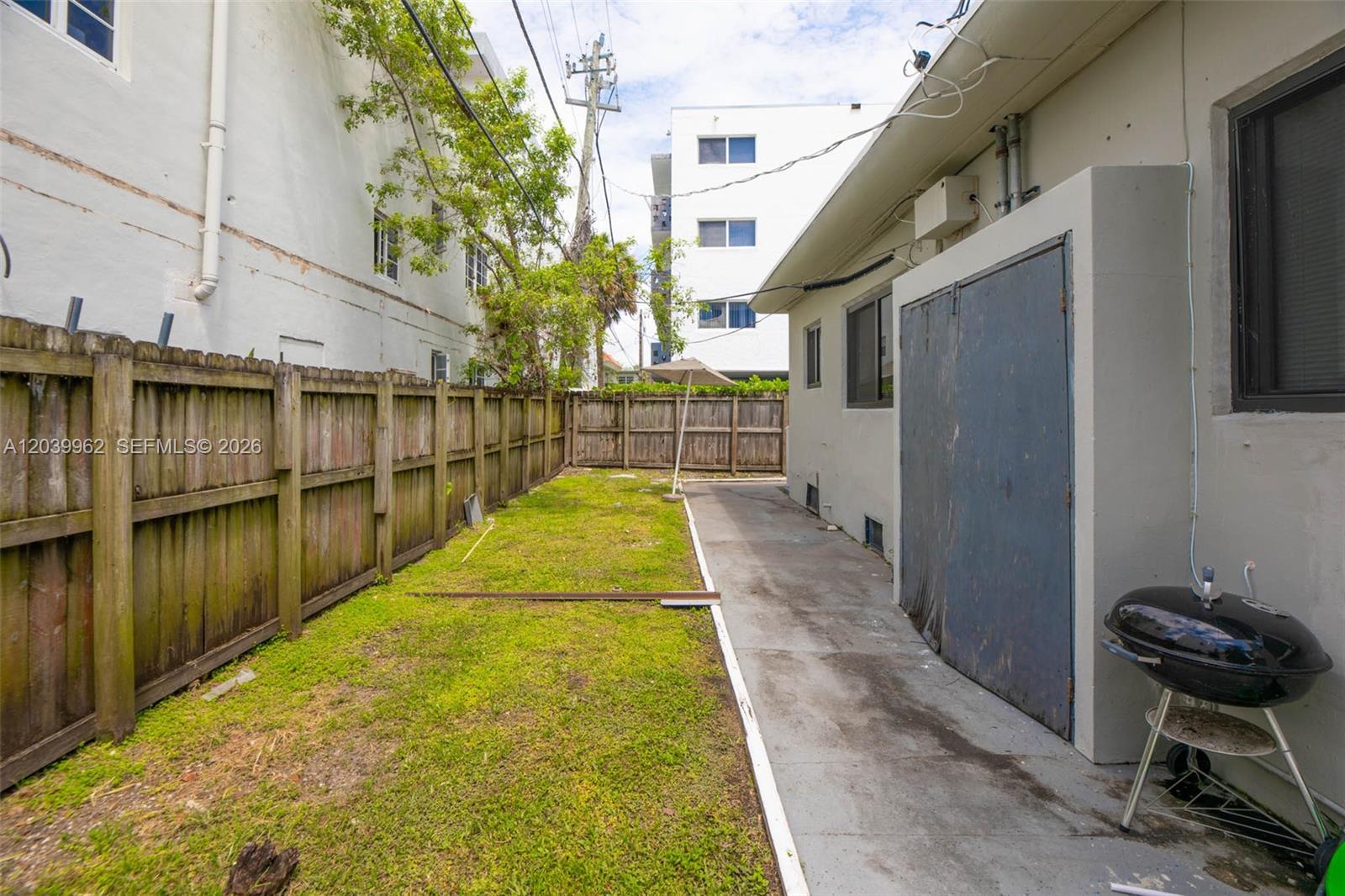 1980 Biarritz Drive Property Photo 13