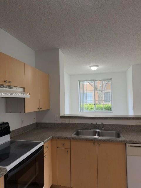 8030 N Nob Hill Road 102 Property Photo 12