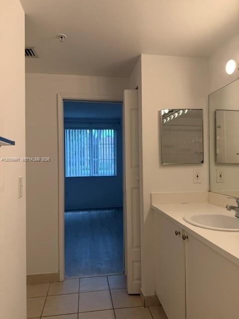 8030 N Nob Hill Road 102 Property Photo 16