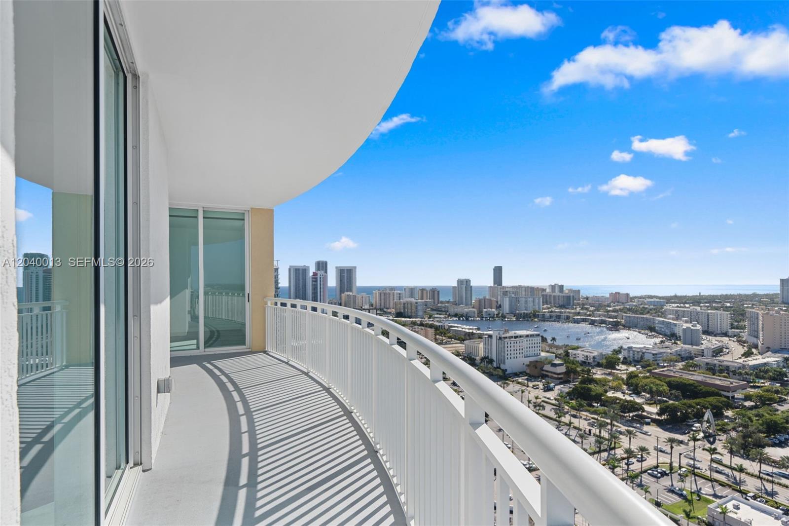 1745 E Hallandale Beach Boulevard Ph05w Property Photo 3