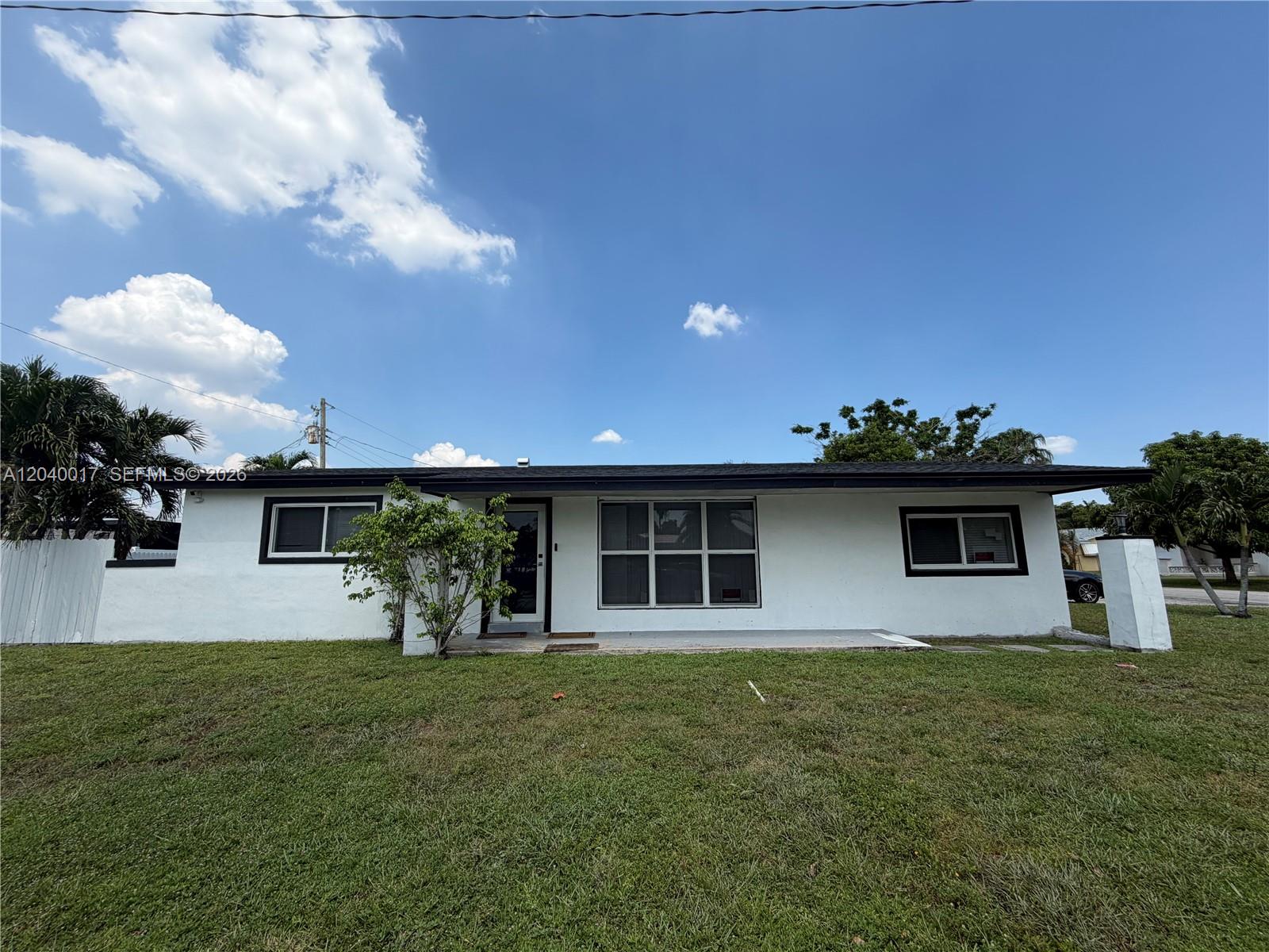 1800 Jamaica Drive Property Photo 2