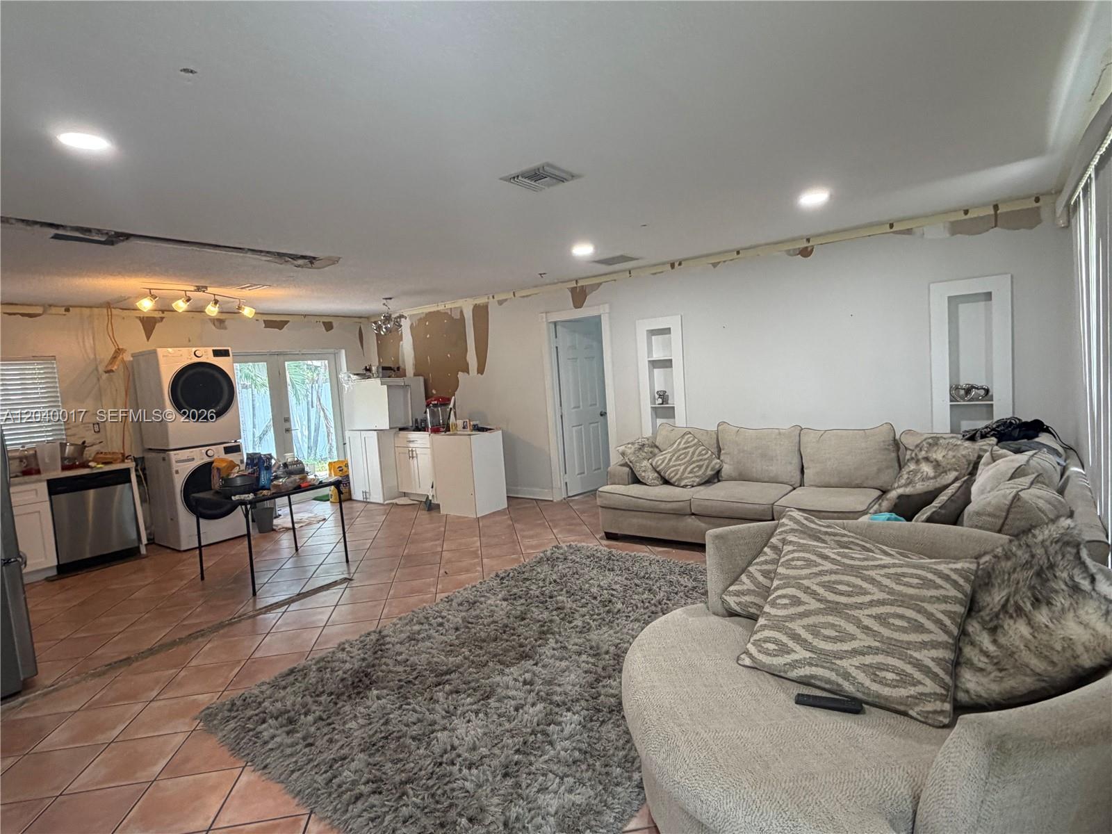 1800 Jamaica Drive Property Photo 4