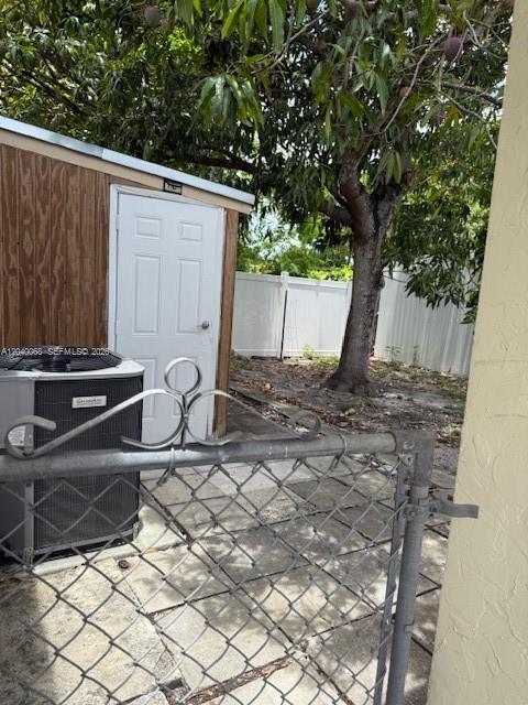 5641 Sw 39th Street Property Photo 1