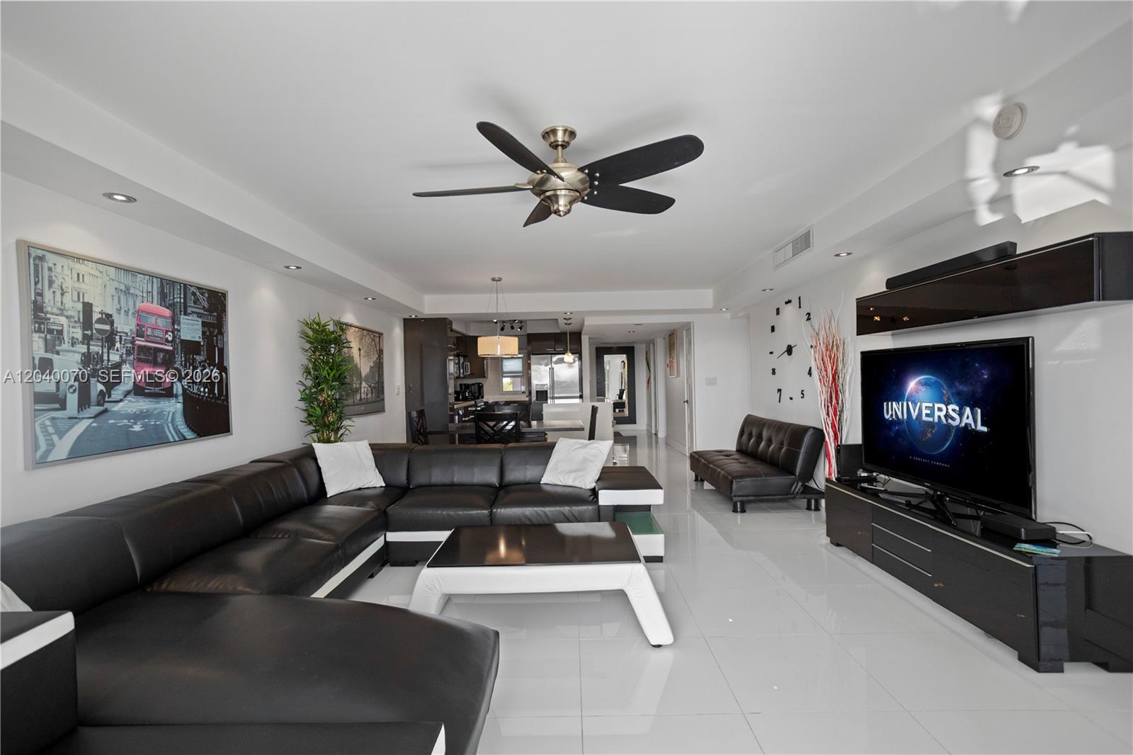 3050 N Palm Aire Drive 710 Property Photo 12
