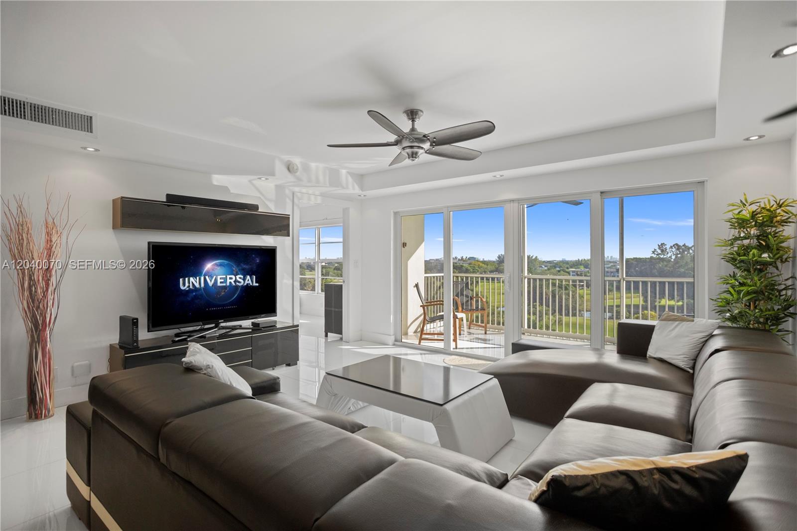 3050 N Palm Aire Drive 710 Property Photo 13