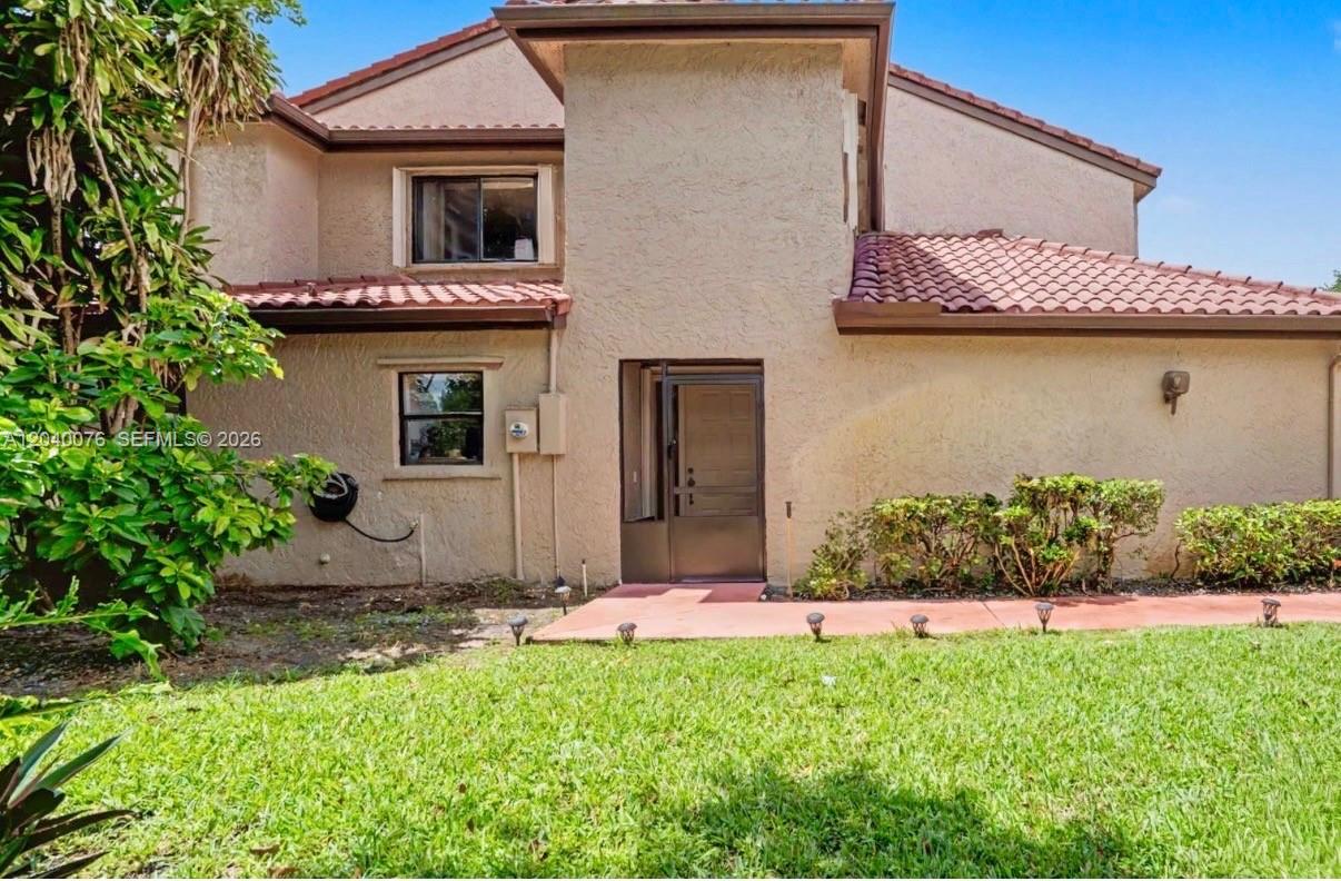 3539 W Inverrary Boulevard W Property Photo 2