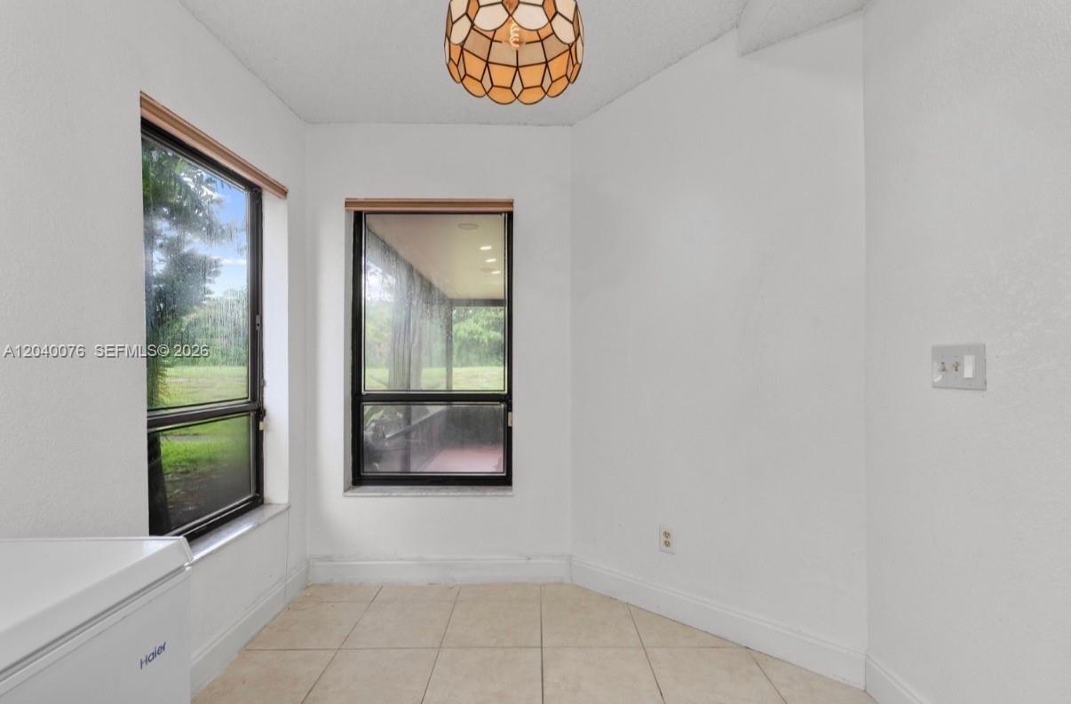 3539 W Inverrary Boulevard W Property Photo 8