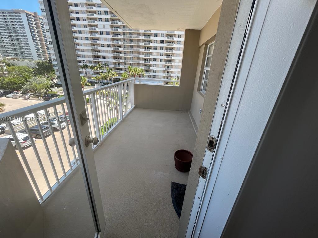 1965 S Ocean Drive 4g Property Photo 6