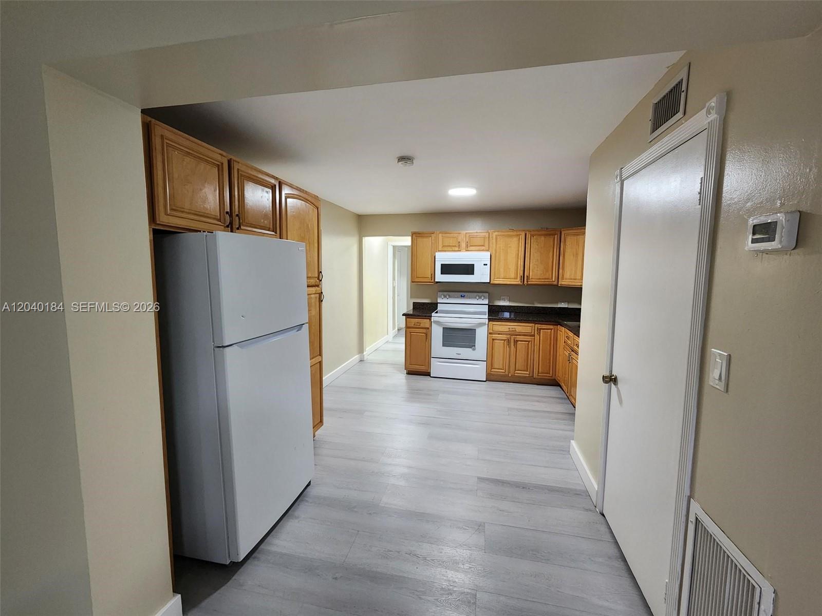 2804 Sw 16 Street Cottage Property Photo 6