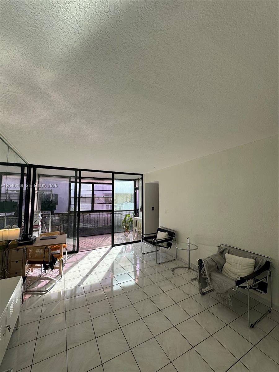 2539 S Bayshore Drive 320a Property Photo 5