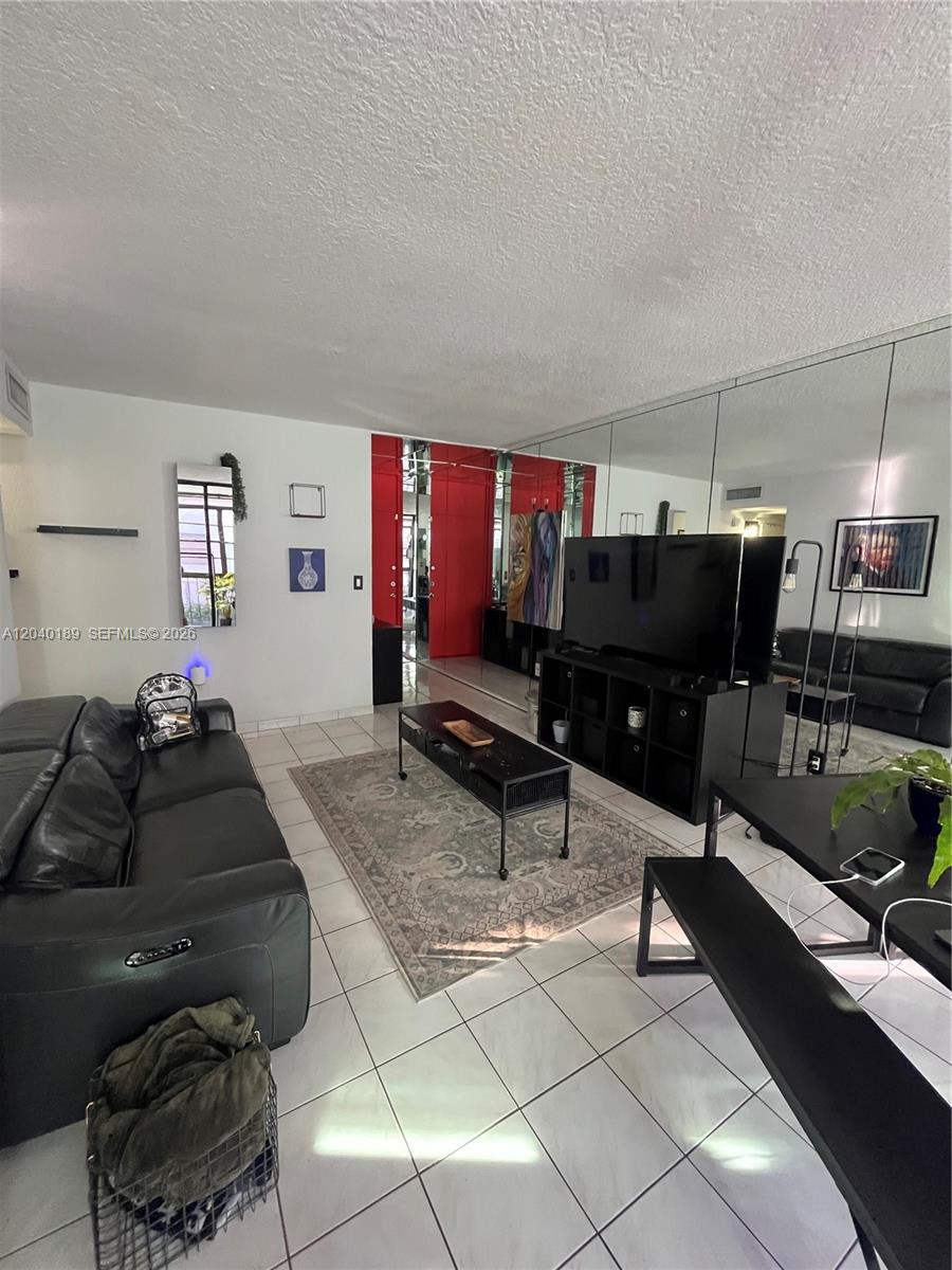2539 S Bayshore Drive 320a Property Photo 6