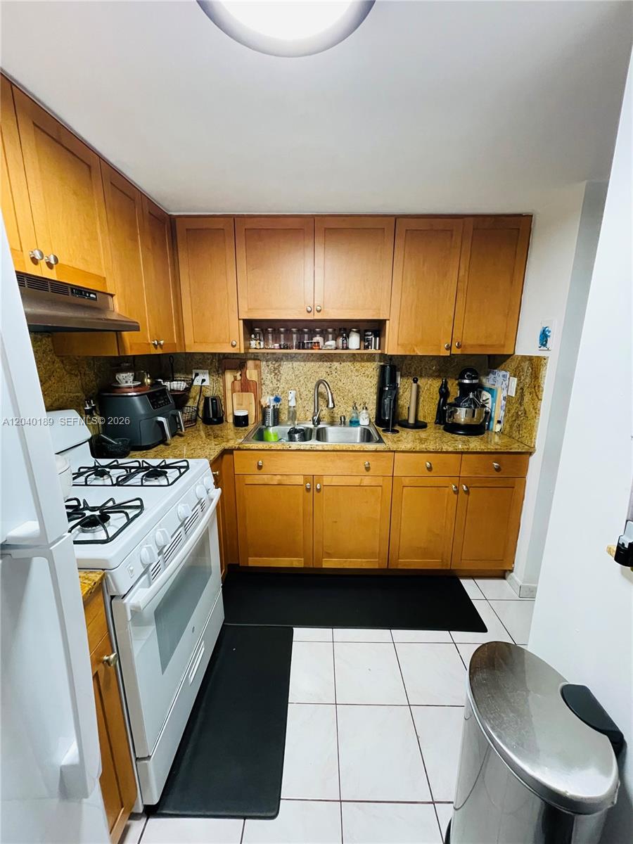 2539 S Bayshore Drive 320a Property Photo 7