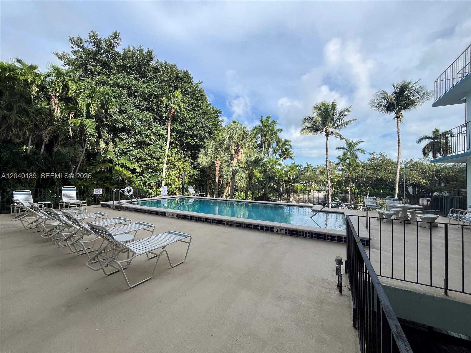 2539 S Bayshore Drive 320a Property Photo 11