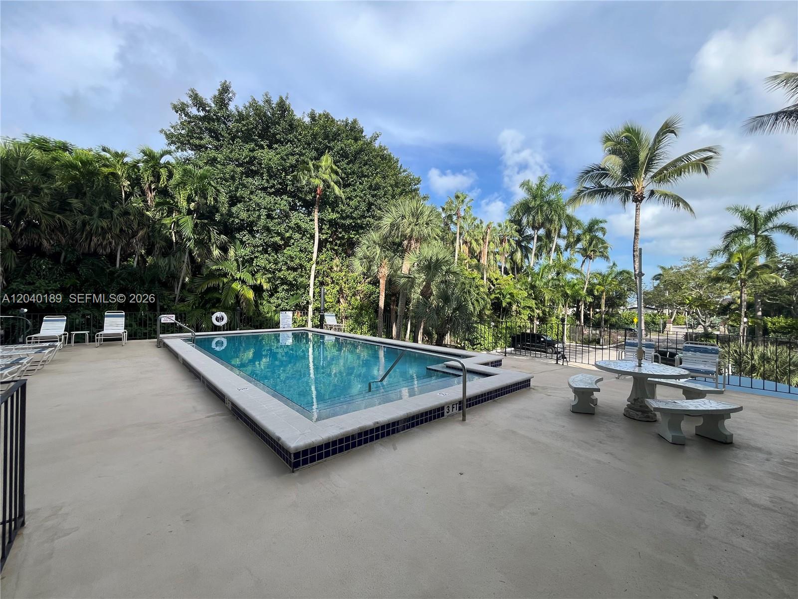 2539 S Bayshore Drive 320a Property Photo 12