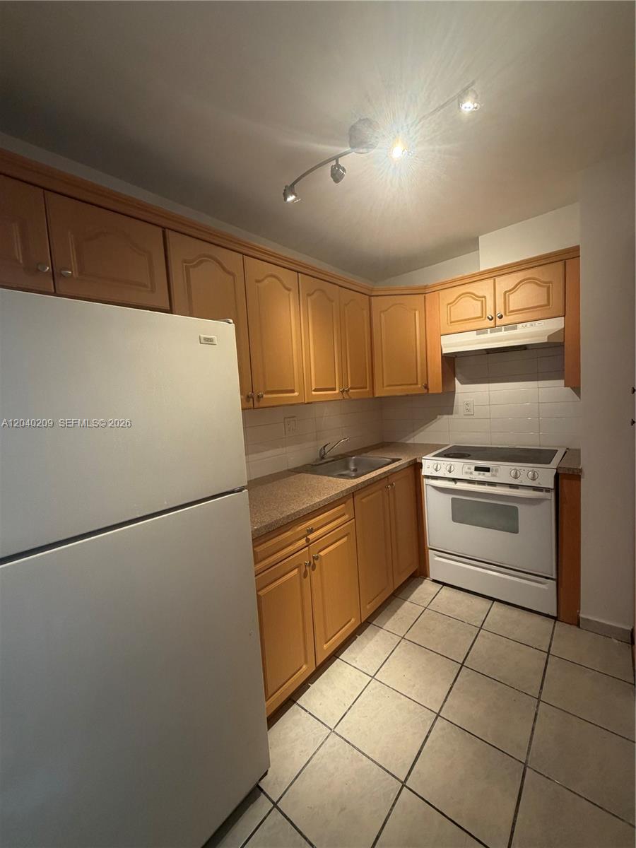 4717 Nw 7th Street 803-10 Property Photo 7