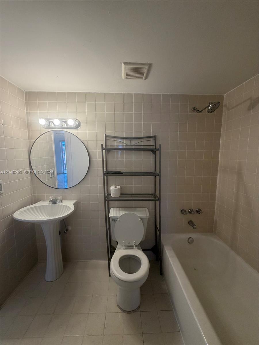 4717 Nw 7th Street 803-10 Property Photo 14