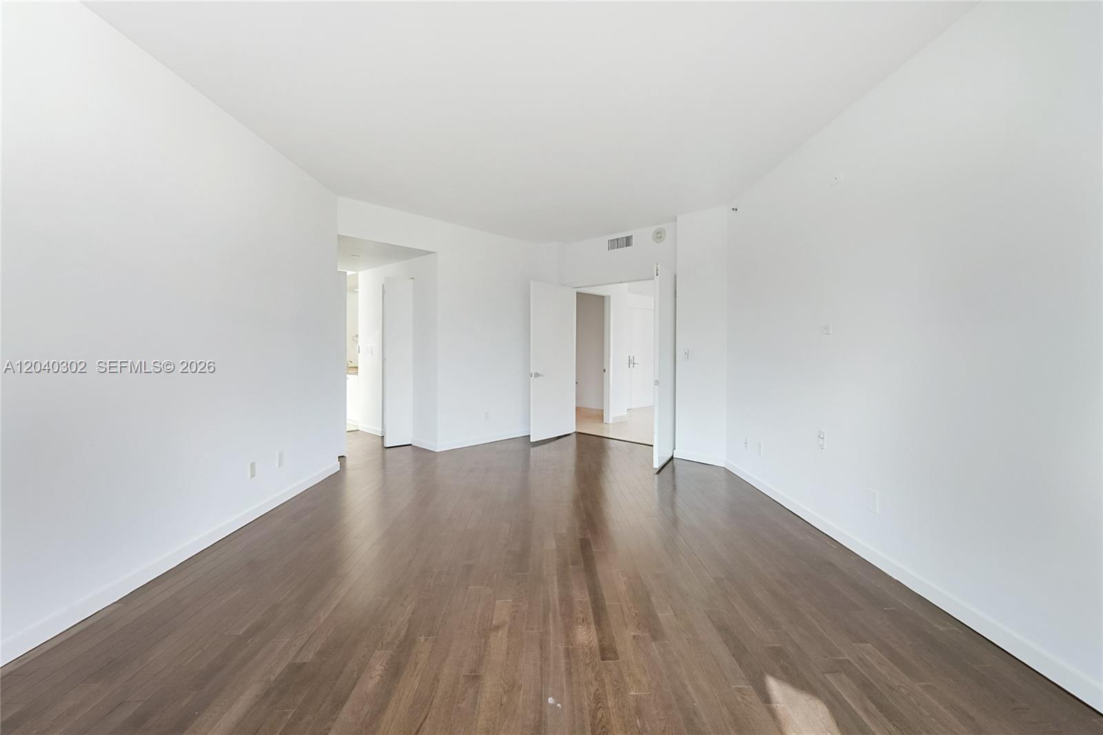 300 S Pointe Drive 405 Property Photo 16