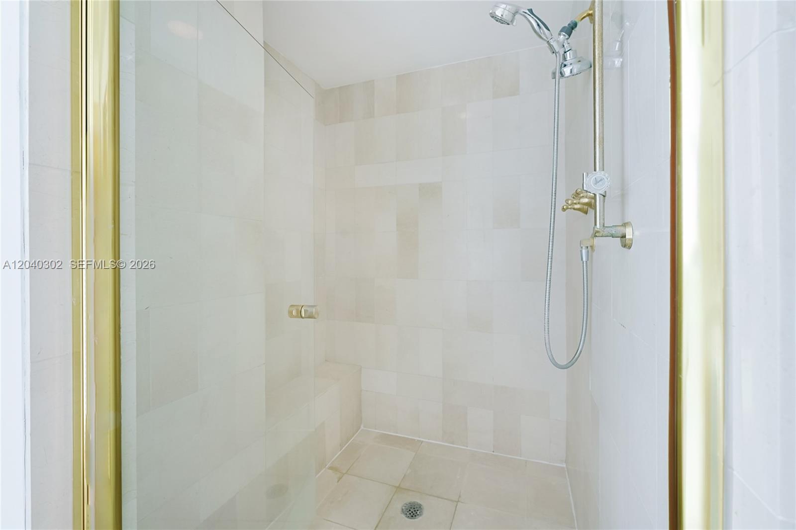 300 S Pointe Drive 405 Property Photo 33