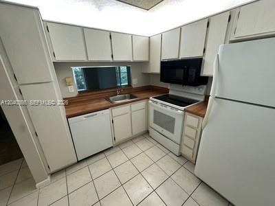 3578 N University Drive I-5 Property Photo 2