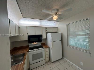 3578 N University Drive I-5 Property Photo 4