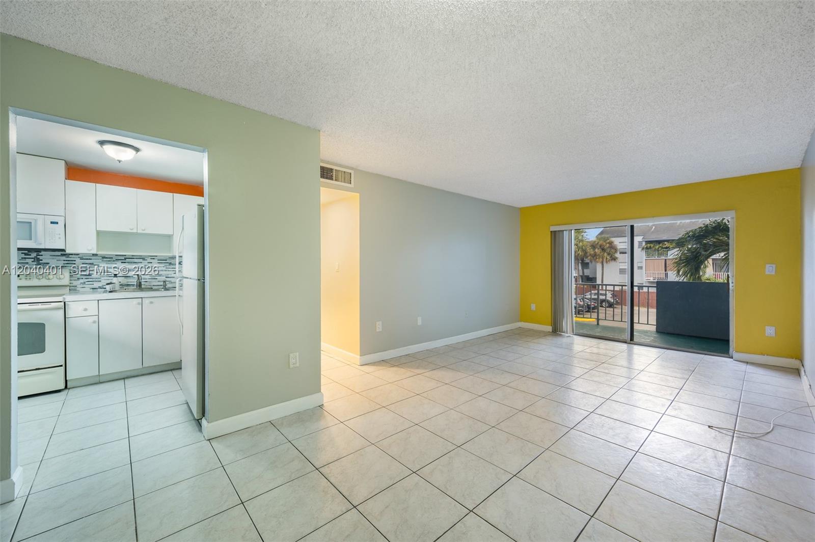 1725 W 60th Street F220 Property Photo 2
