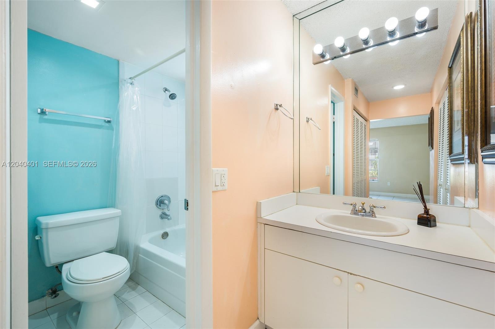 1725 W 60th Street F220 Property Photo 12