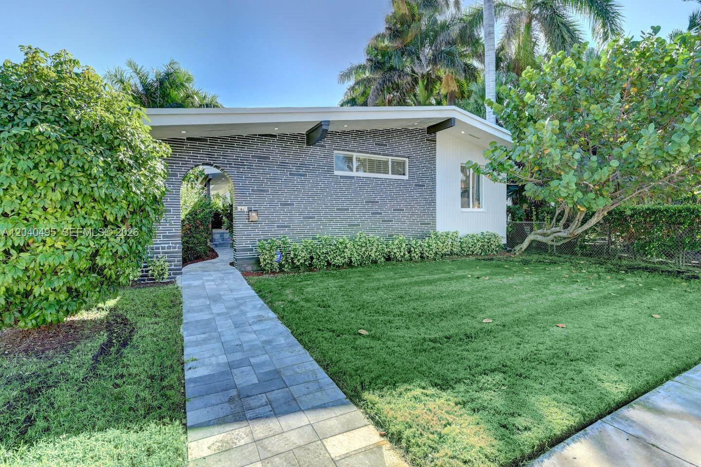 A12040495 Property Photo 1