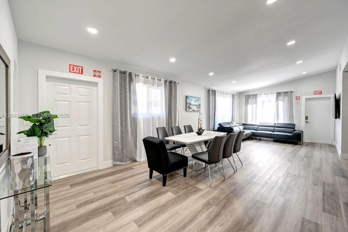 A12040495 Property Photo 4