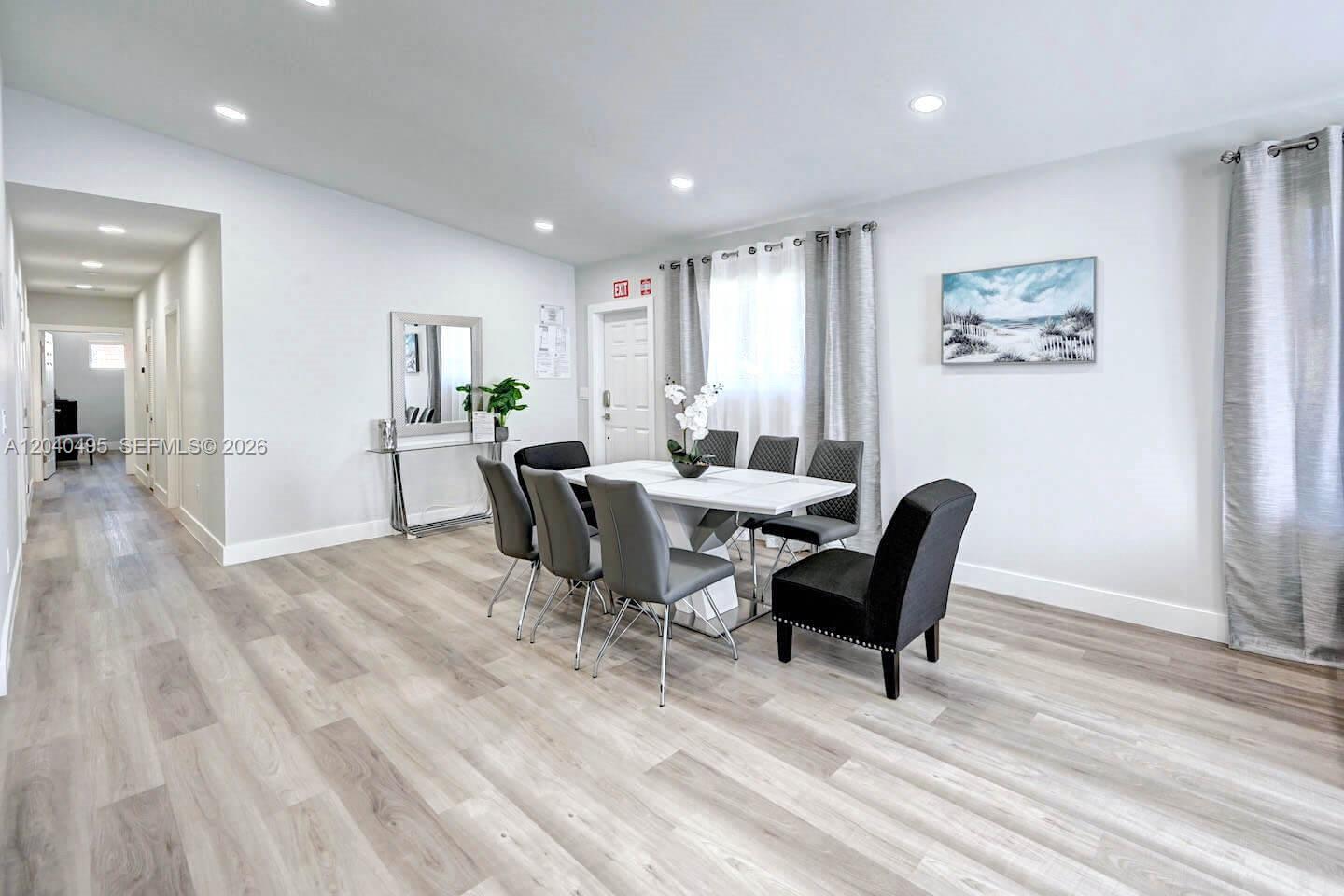 A12040495 Property Photo 5