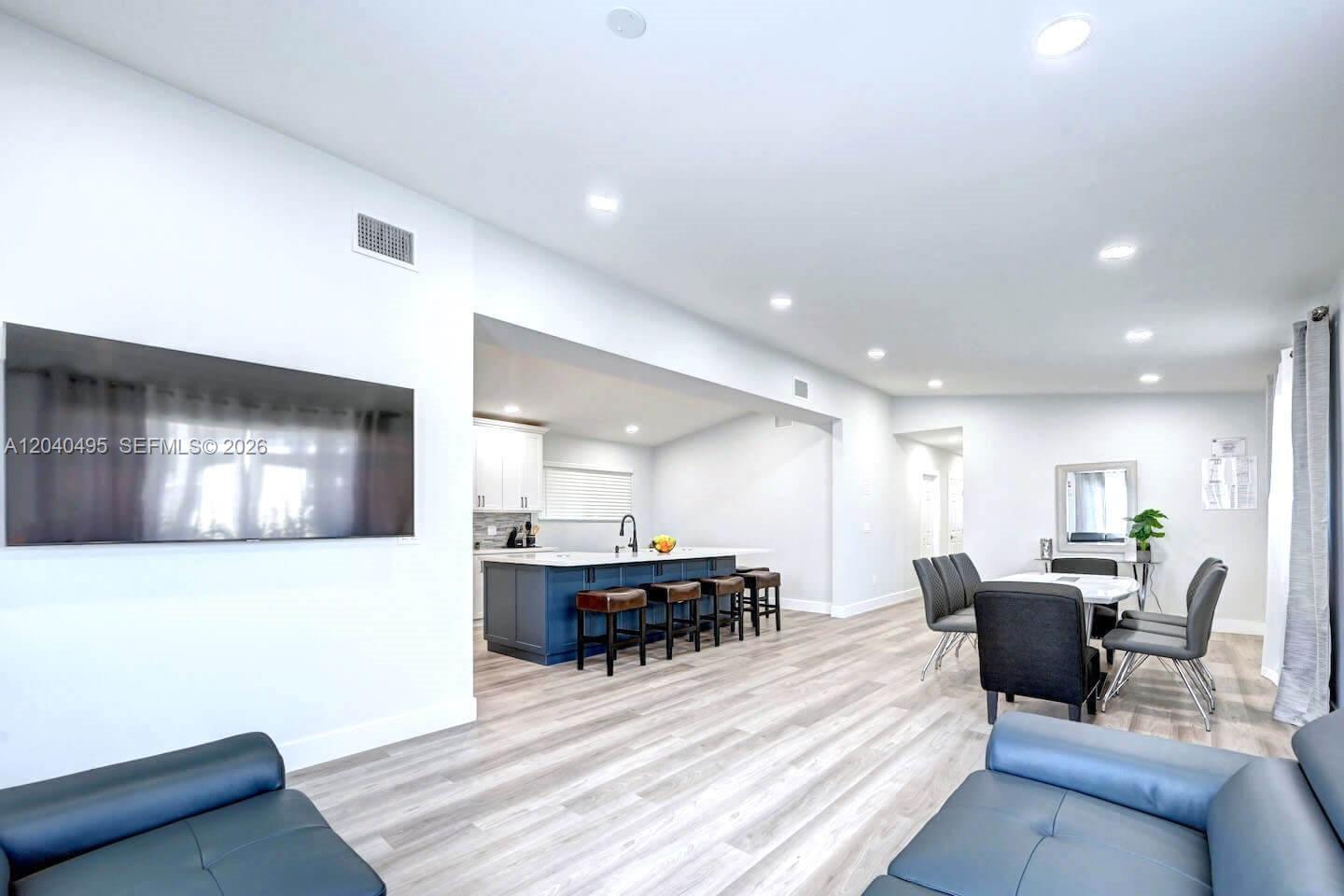 A12040495 Property Photo 8