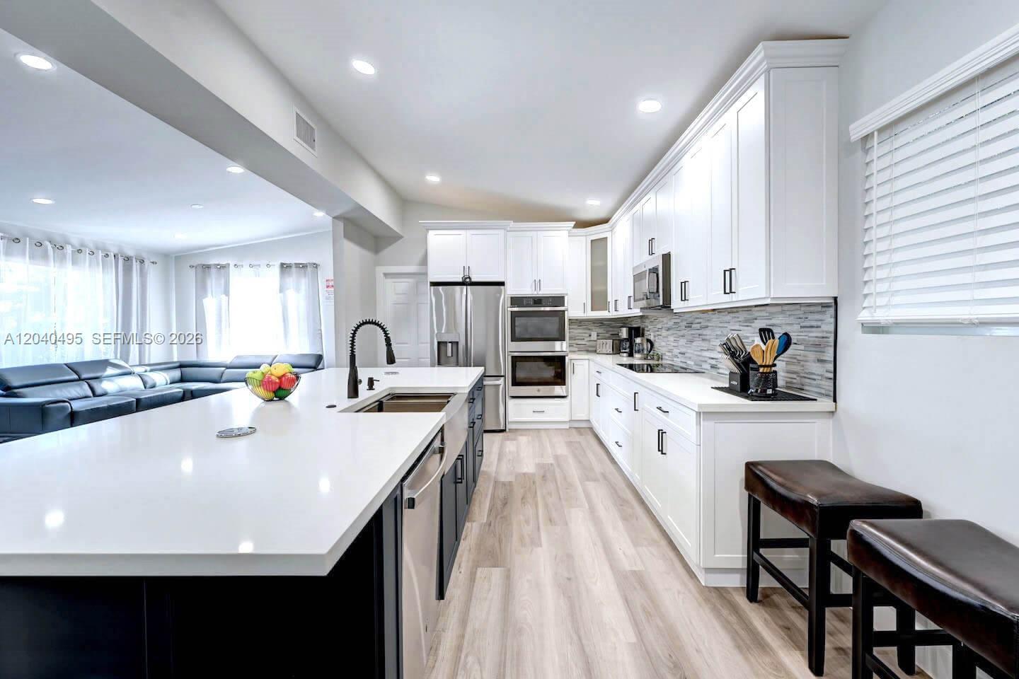A12040495 Property Photo 10