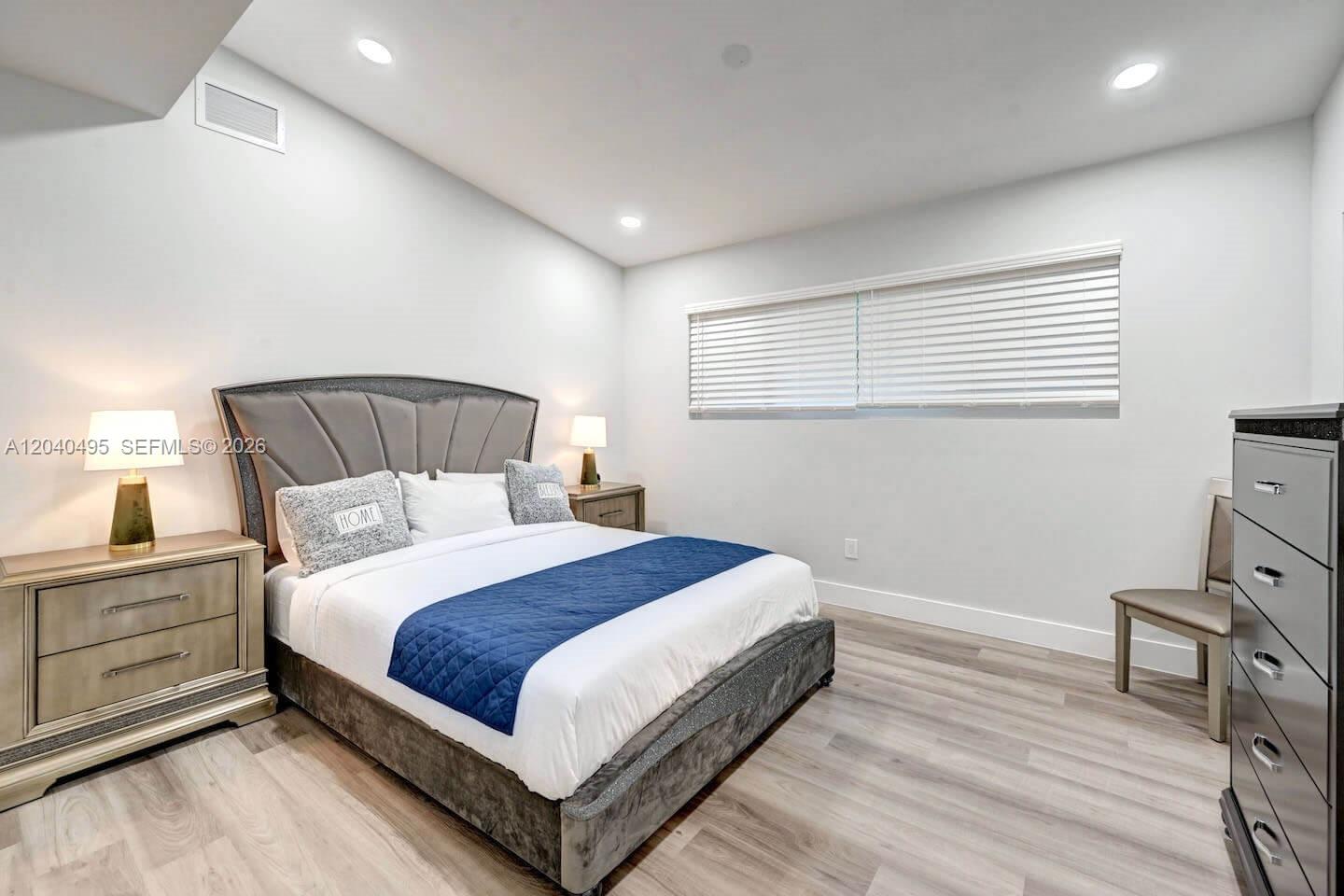 A12040495 Property Photo 12