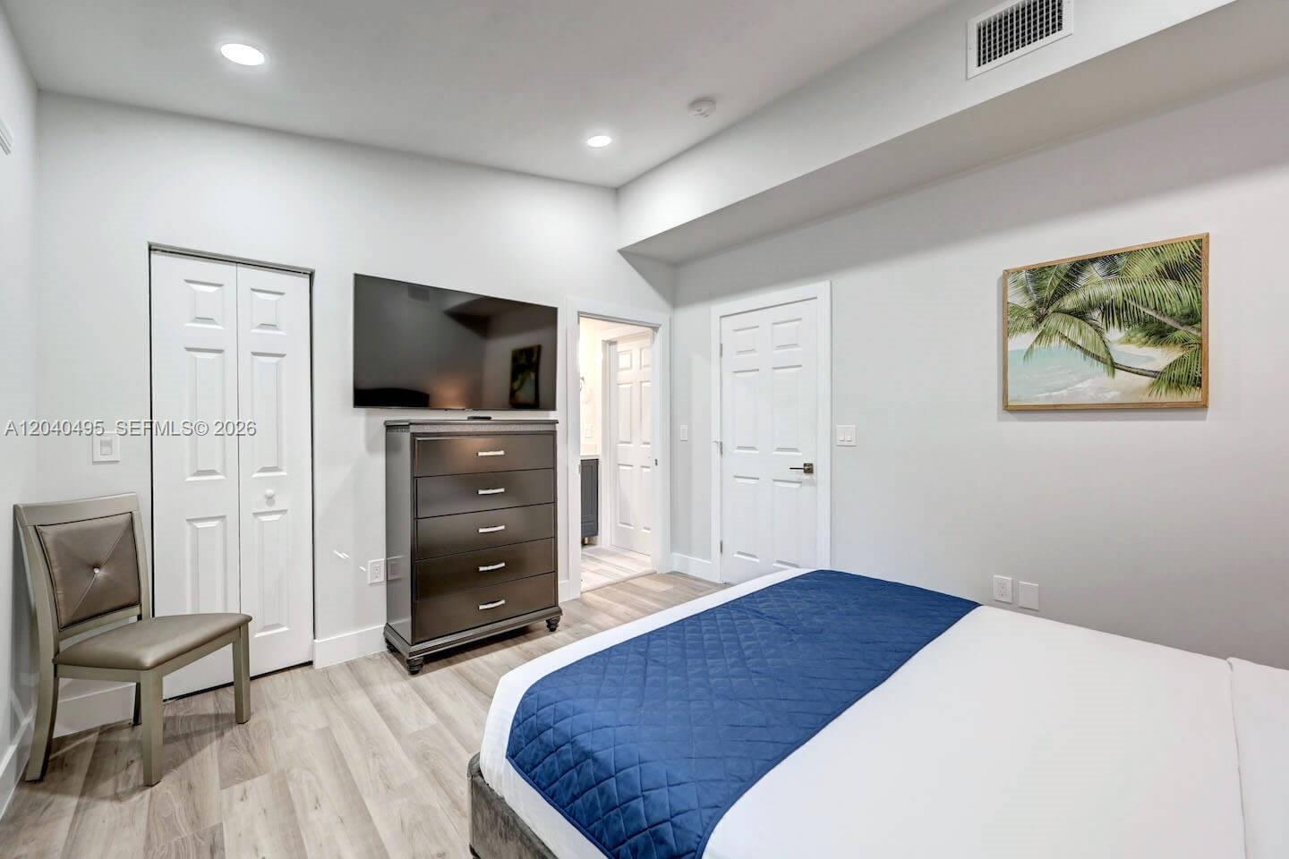 A12040495 Property Photo 13