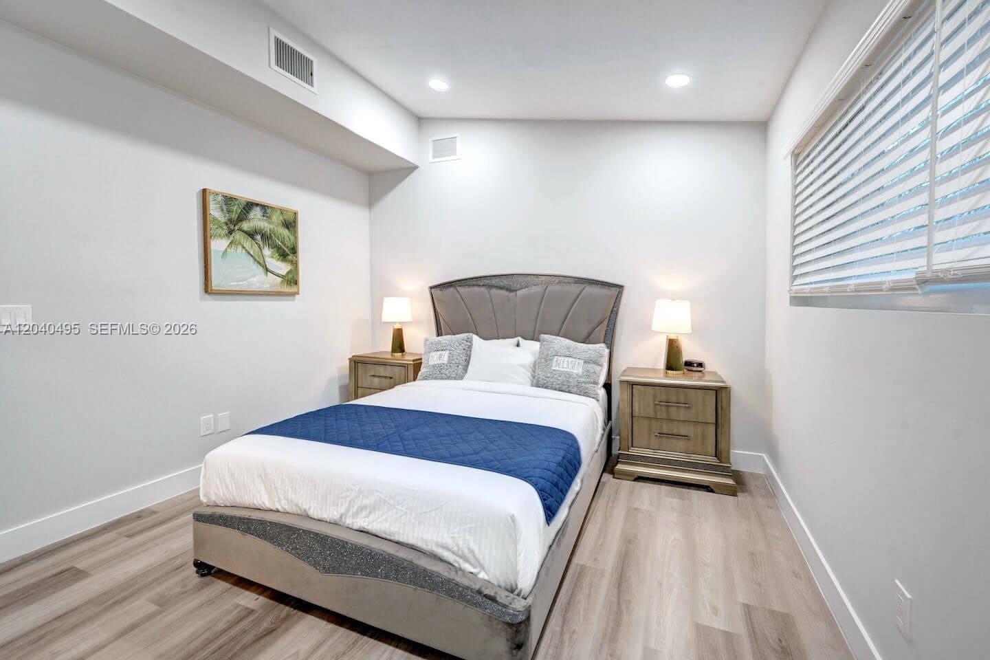A12040495 Property Photo 14