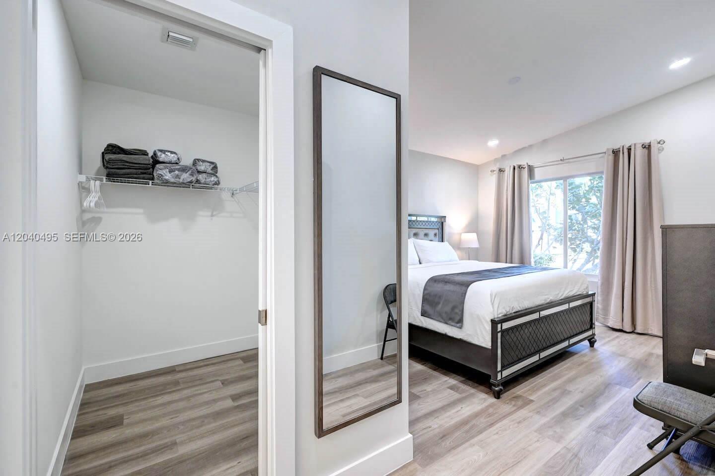 A12040495 Property Photo 17