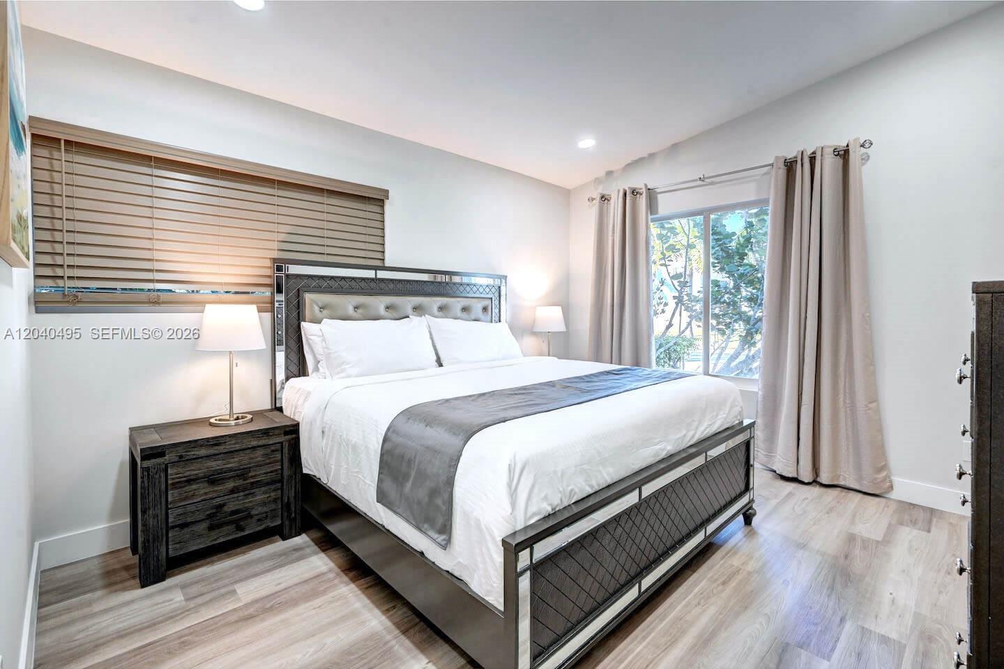 A12040495 Property Photo 18
