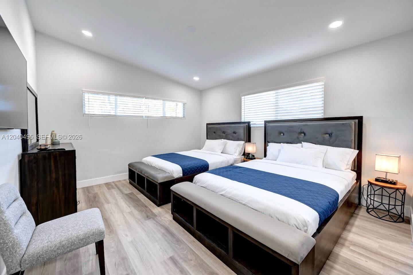 A12040495 Property Photo 23