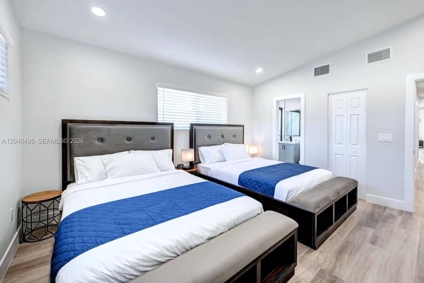 A12040495 Property Photo 24