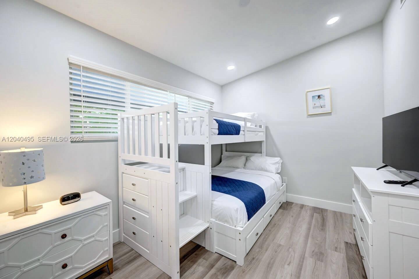 A12040495 Property Photo 28