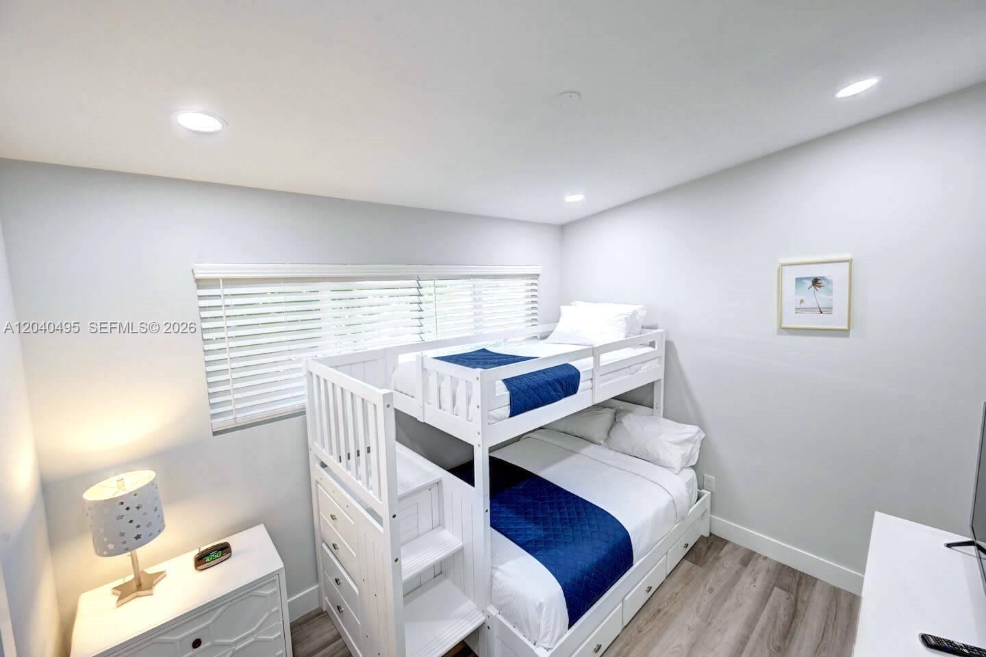 A12040495 Property Photo 29
