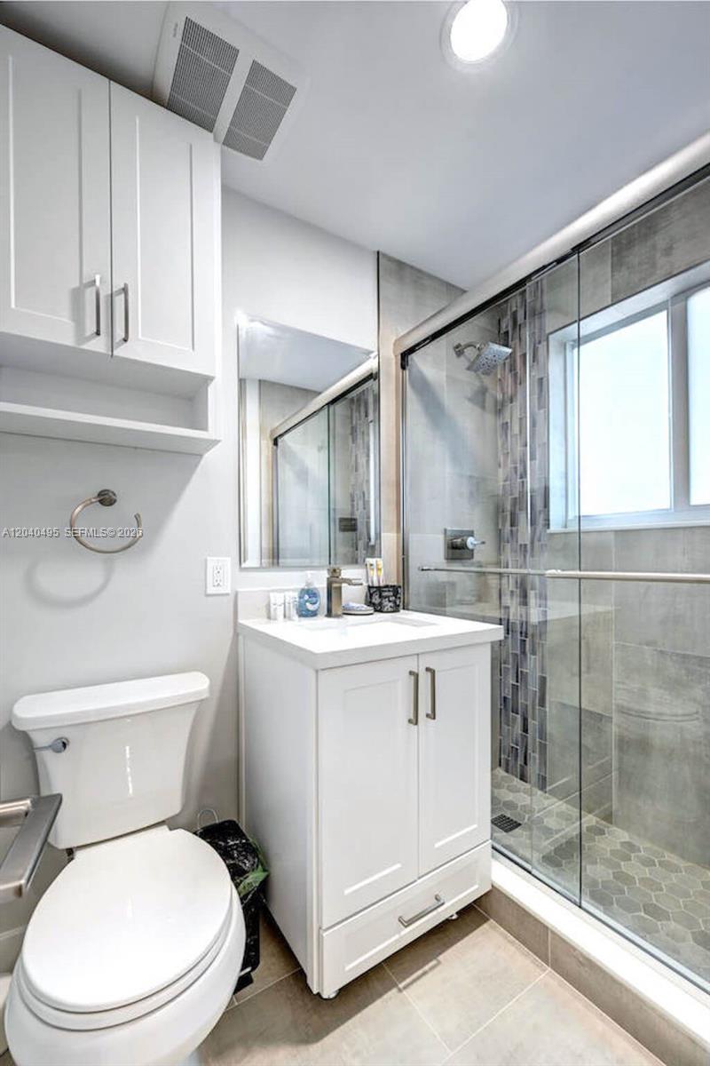 A12040495 Property Photo 32