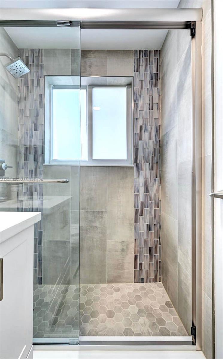 A12040495 Property Photo 33