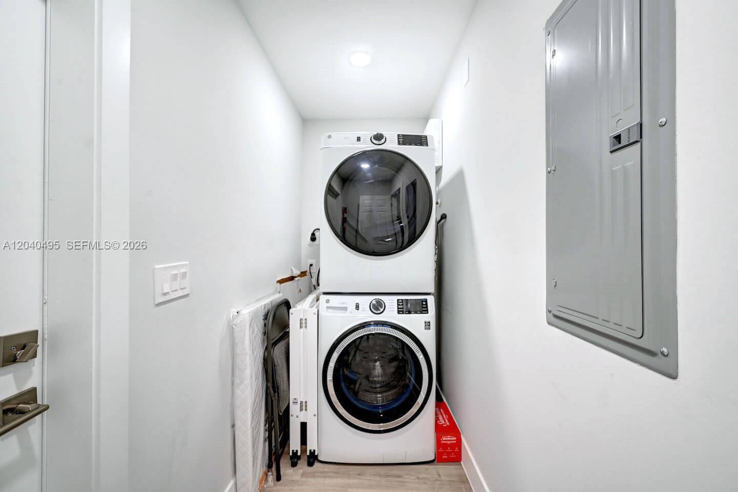 A12040495 Property Photo 34