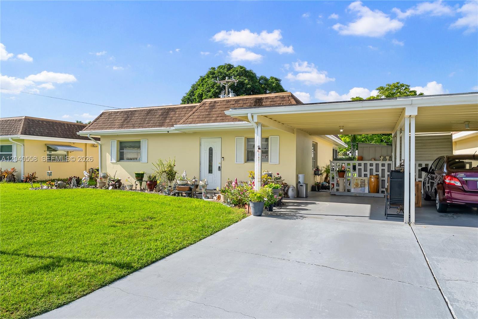 2208 Gardenia Way Property Photo 3
