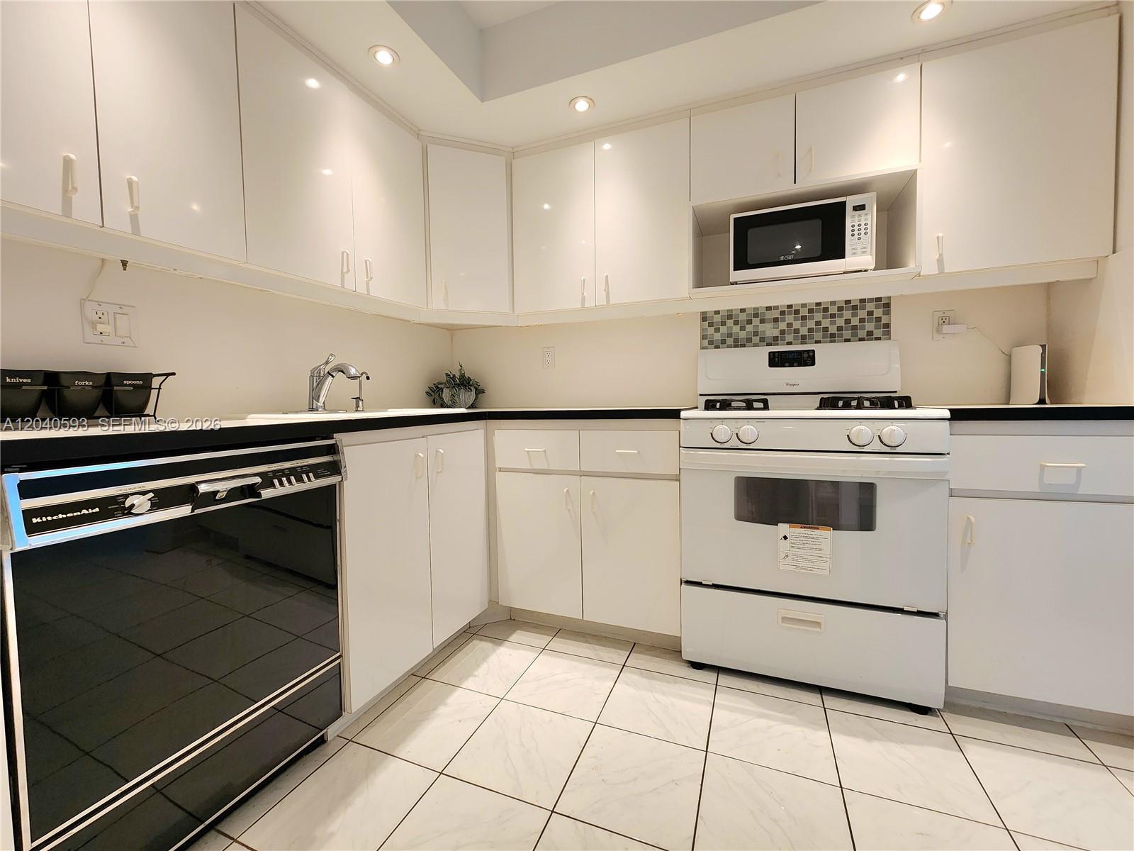 2030 S Ocean Drive 401 Property Photo 10