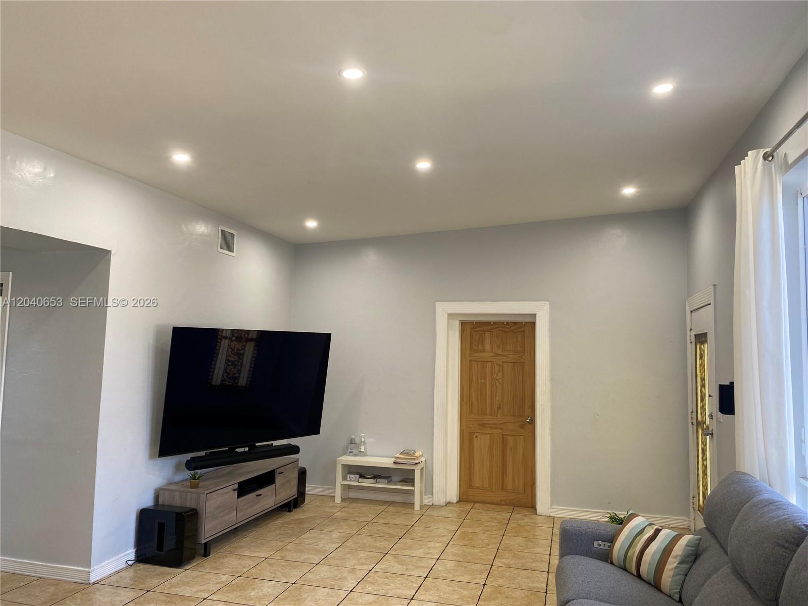 540 Nw 111 Street Property Photo 4