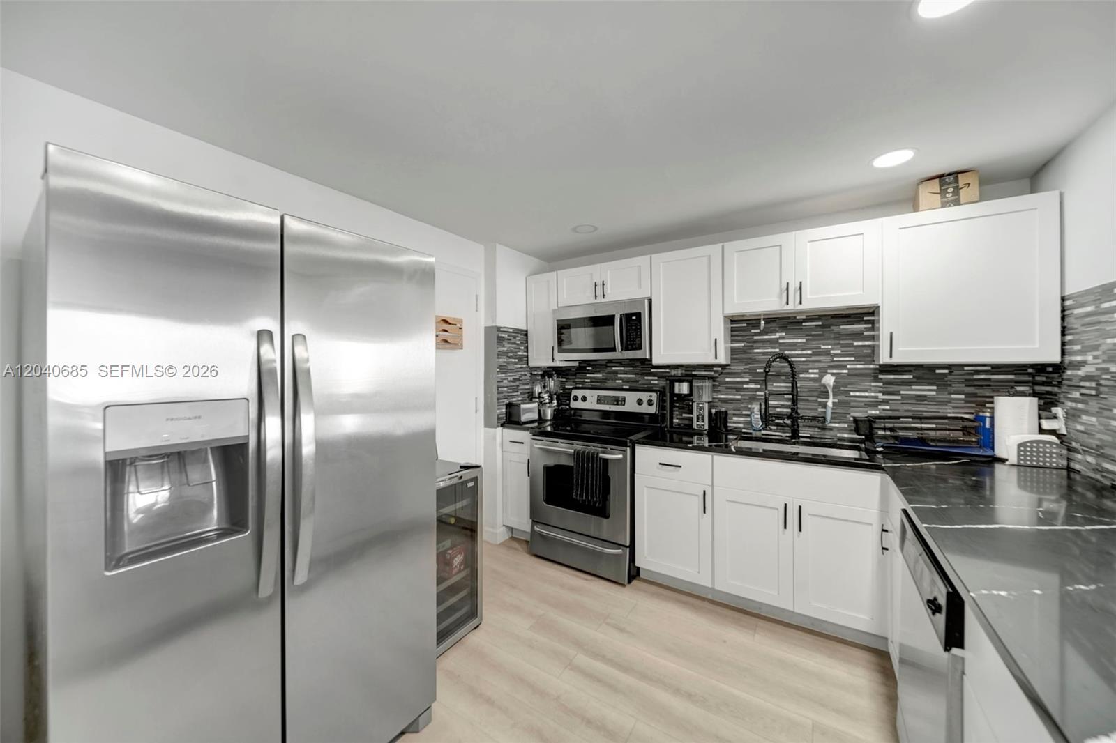 427 Golden Isles Drive 16h Property Photo 3