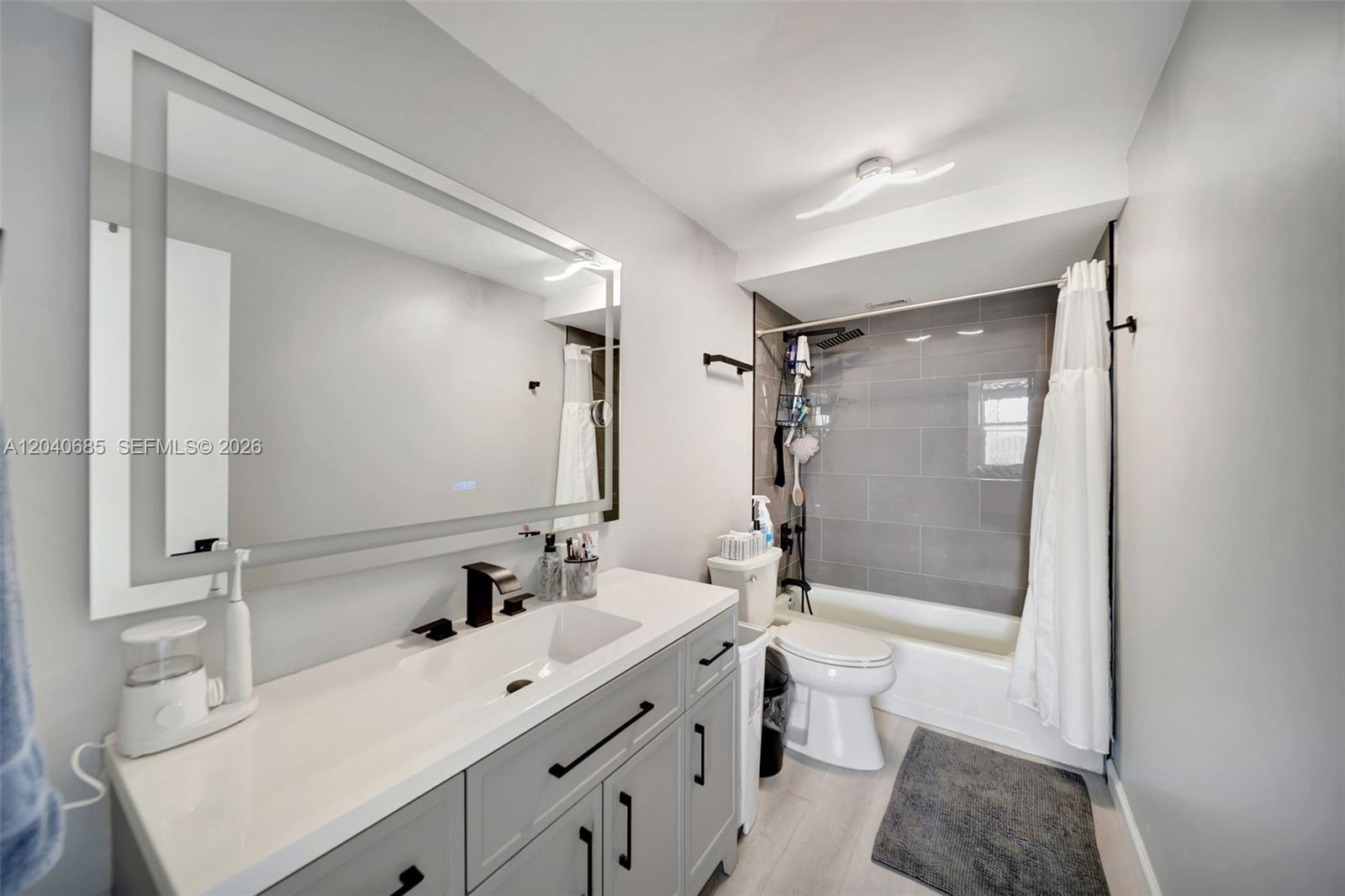 427 Golden Isles Drive 16h Property Photo 15